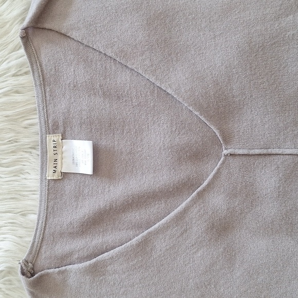 Main Strip High Low V Neck Sweater - Picture 6 of 15